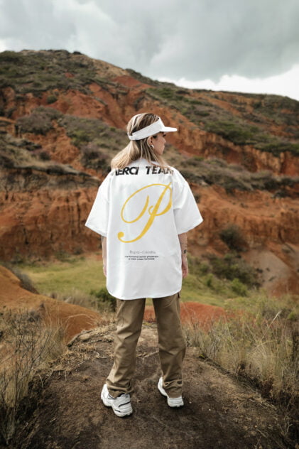 Camisa blanca oversize merci team