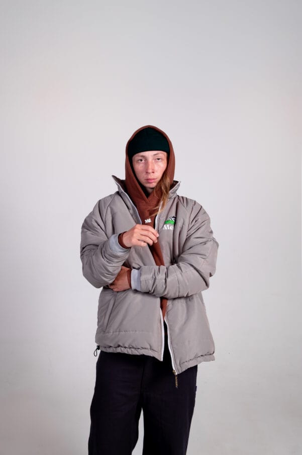 chaqueta gris puffer