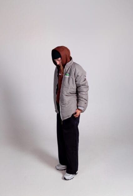 chaqueta gris puffer